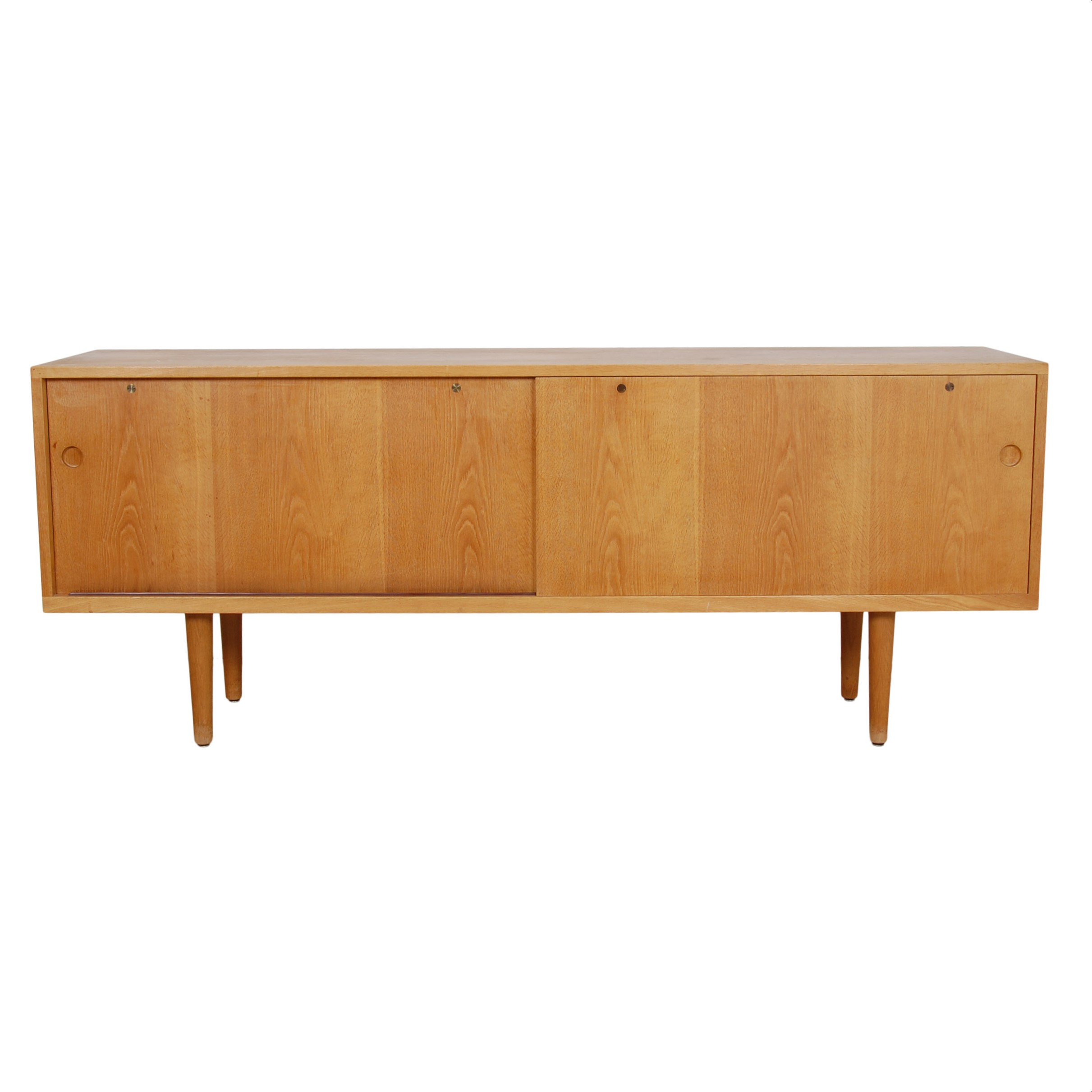 北欧AOR特集◆REGIN GUTTESEN/FJAKKARI Sideboard by Hans J. Wegner | Scandinavian Modern Design